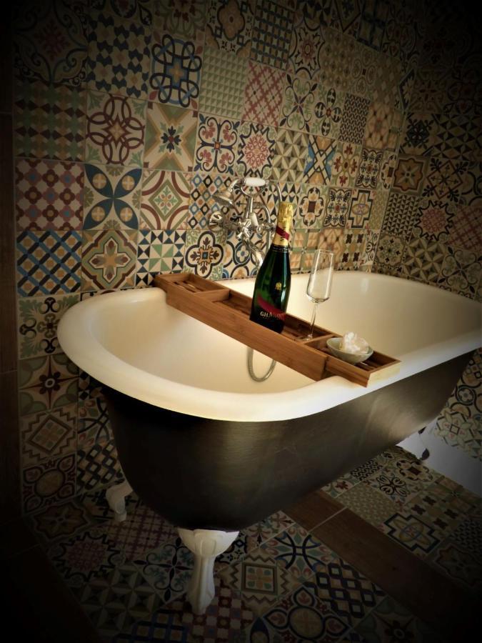 Arche De Lanoe Jacuzzi Bed and Breakfast Labastide-Saint-Pierre Exteriör bild