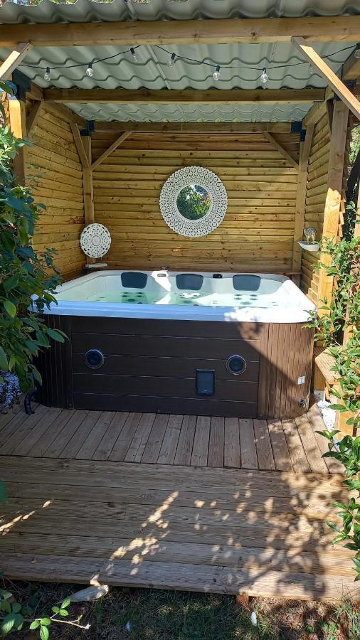 Arche De Lanoe Jacuzzi Bed and Breakfast Labastide-Saint-Pierre Exteriör bild
